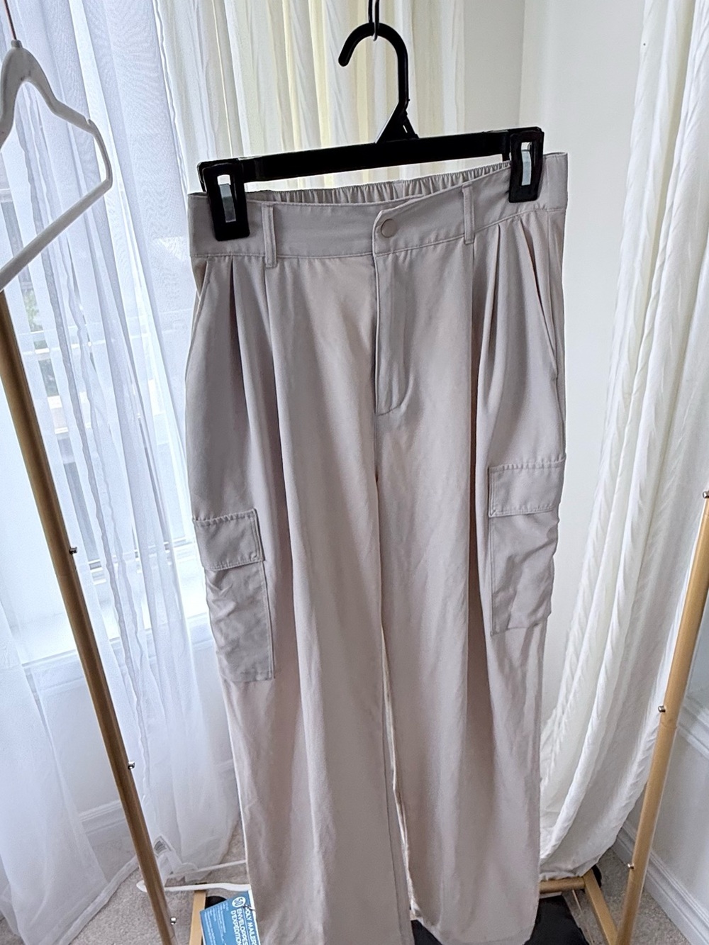 GAP Wide Cargo Pants in Light Taupe